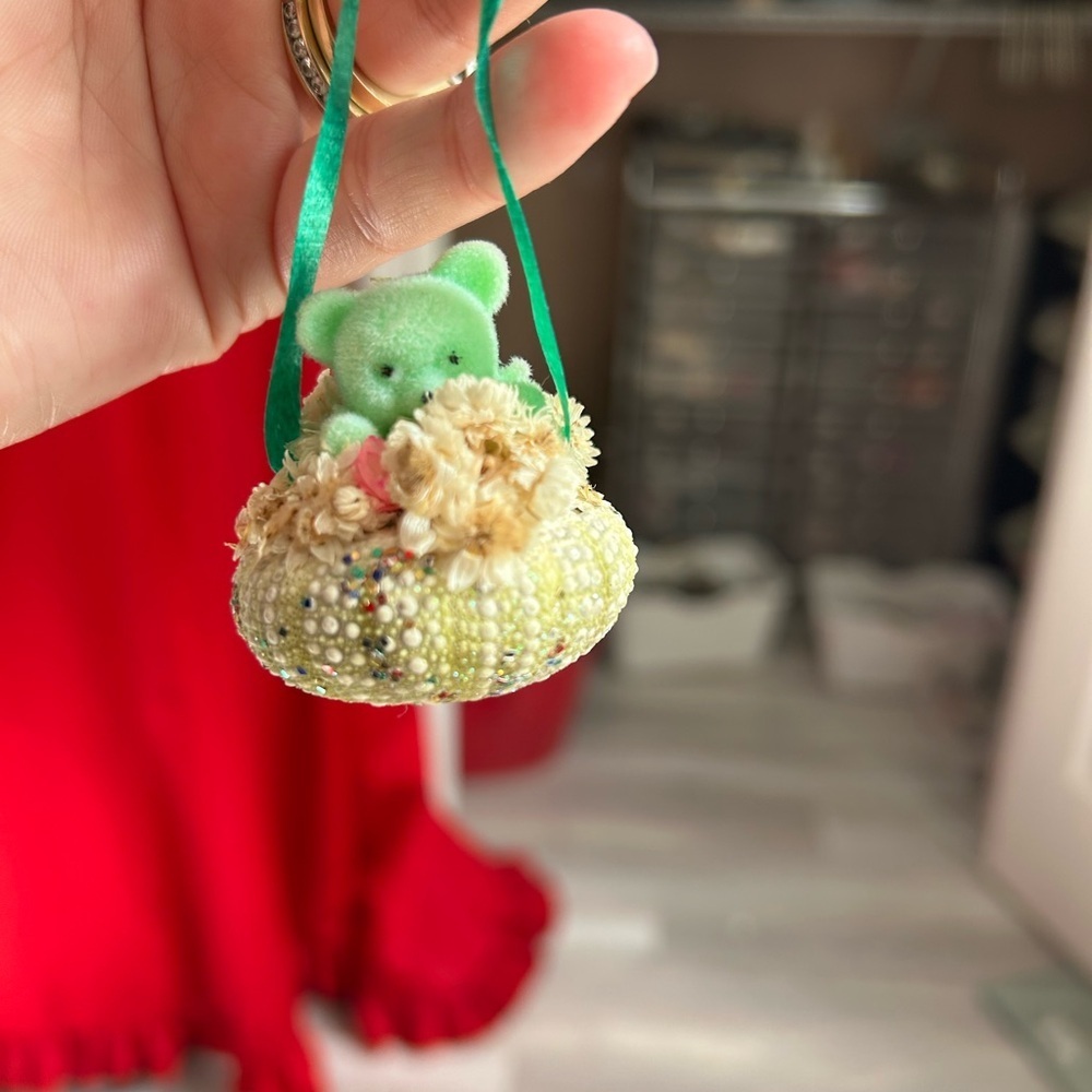 🔥$2 vintage 1970 Green Teddy Bear Ornament uniche sea shell 🎁